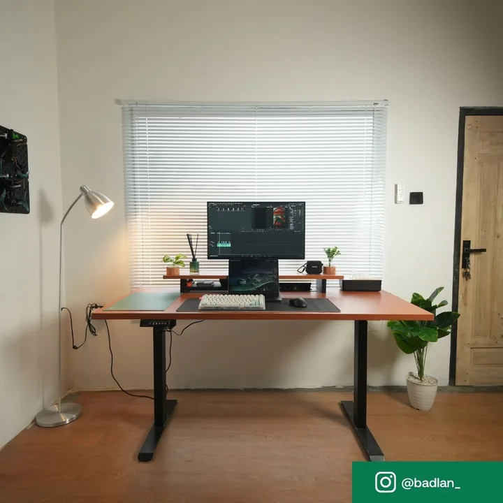 Setup meja kerja Badlan