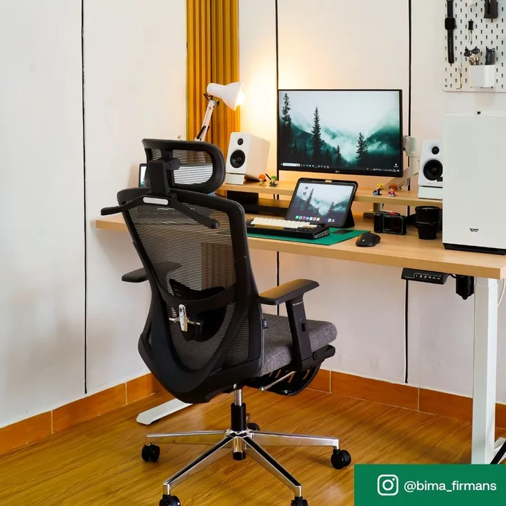 Setup meja kerja Bima Firmans